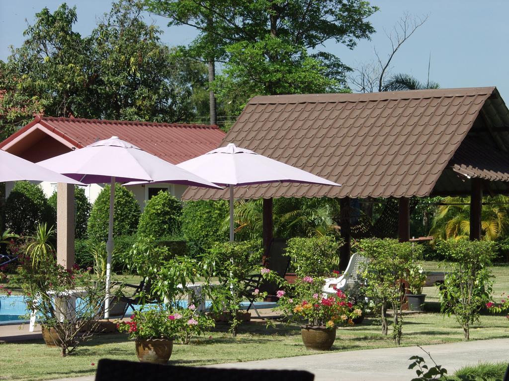 Moon River Resort Ubon Ratchathani Eksteriør billede